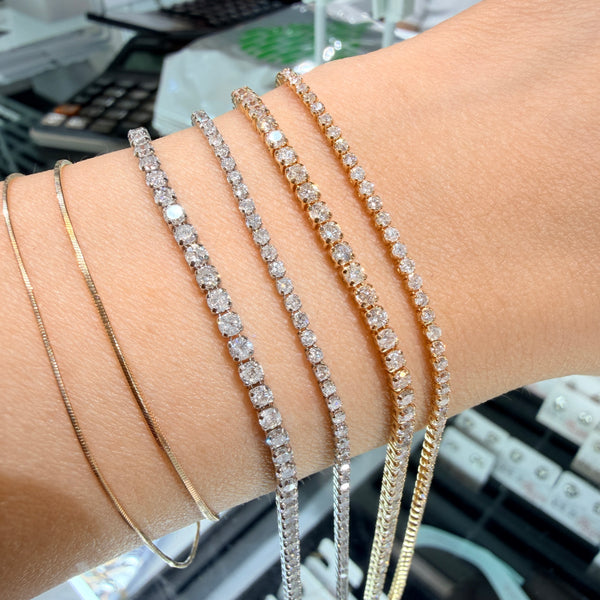 2.30ct Natural Diamond Tennis Bracelet - 18KYG