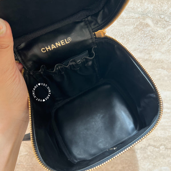 Vintage CHANEL Vertical Vanity Bag - Caviar Black 007