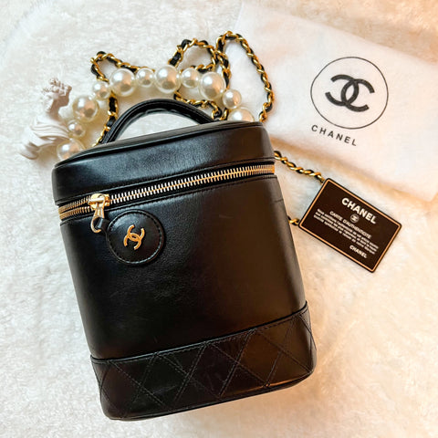 Vintage CHANEL Vertical Vanity Bag - Lambskin Black 006