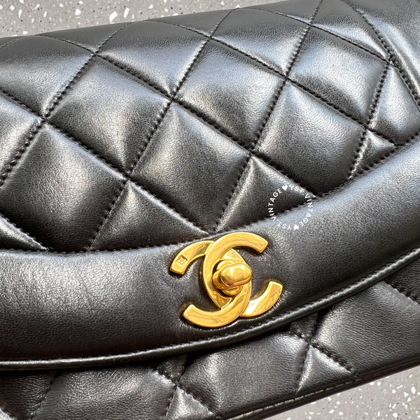 Vintage CHANEL Diana Small Flap Bag - Black 003 (Code: 047600)