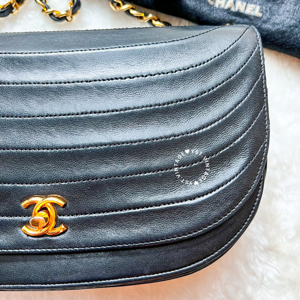 Vintage Chanel Moon Shape Turn-lock Flap Bag - Black 002 (Code: 040300)