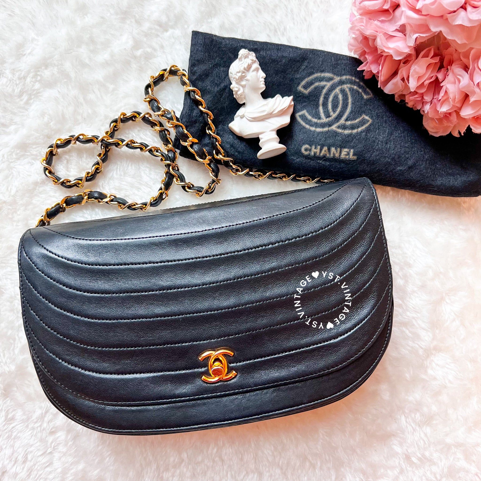 Vintage Chanel Moon Shape Turn-lock Flap Bag - Black 002 (Code: 040300)