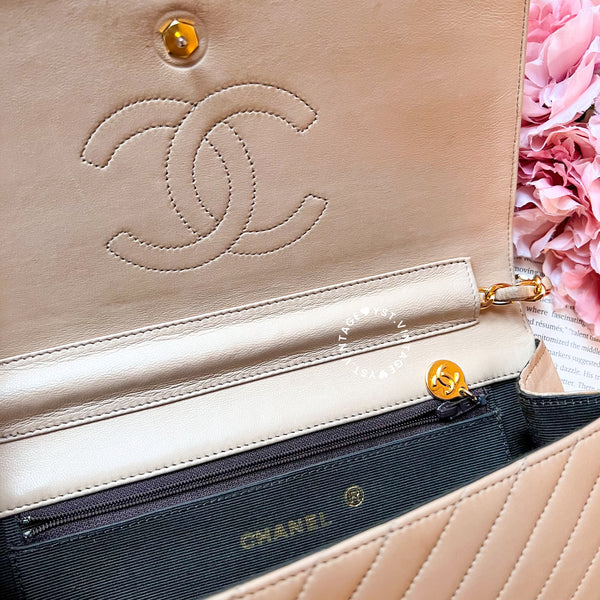 Vintage Chanel Single Flap Bag - Light Beige x Gold 004