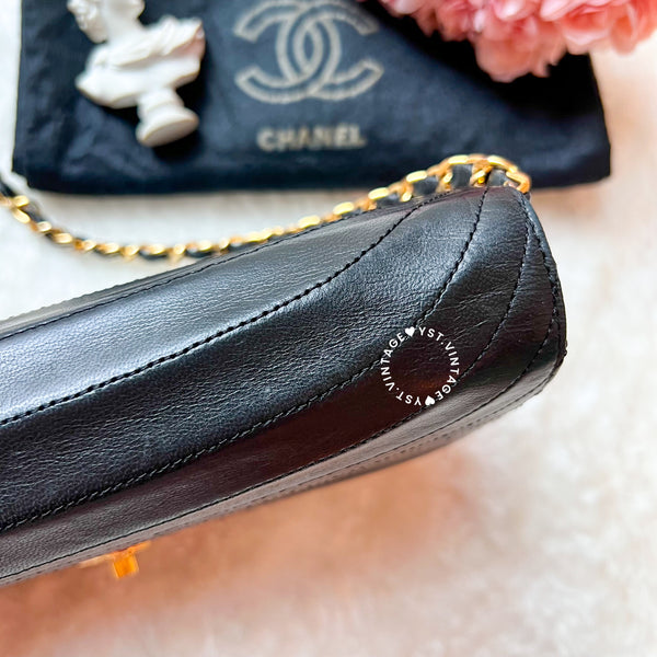 Vintage Chanel Moon Shape Turn-lock Flap Bag - Black 002 (Code: 040300)