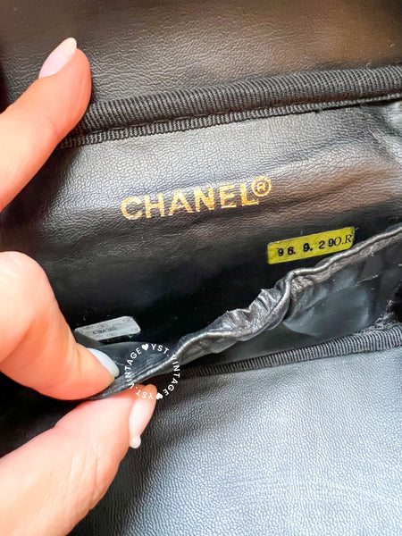 Vintage CHANEL Horizontal Vanity Bag - Caviar Black 005 (Code: 036400)