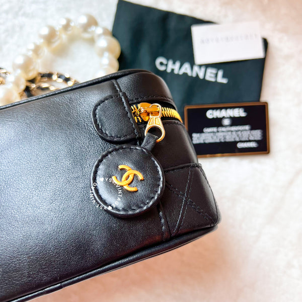 Vintage CHANEL Horizontal Vanity Bag - Lambskin Black 005