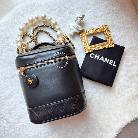 Vintage CHANEL Vertical Vanity Bag - Lambskin Black 008