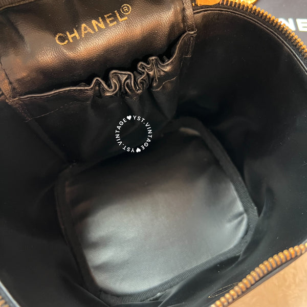 Vintage CHANEL Vertical Vanity Bag - Lambskin Black 008