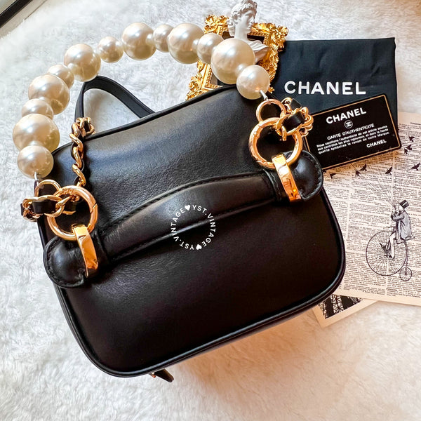 Vintage CHANEL Vertical Vanity Bag - Lambskin Black 011