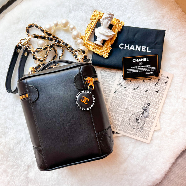 Vintage CHANEL Vertical Vanity Bag - Lambskin Black 011