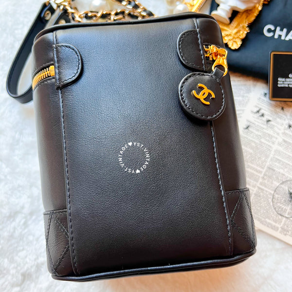 Vintage CHANEL Vertical Vanity Bag - Lambskin Black 011