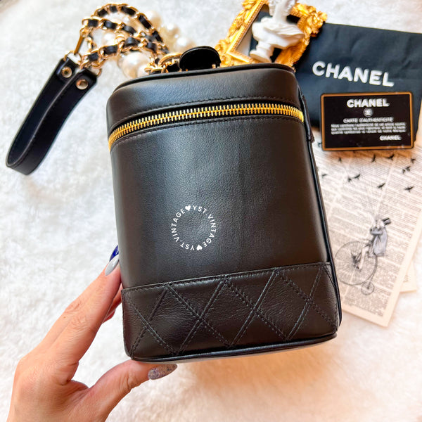 Vintage CHANEL Vertical Vanity Bag - Lambskin Black 011