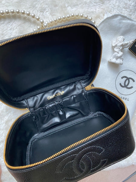 Vintage CHANEL Horizontal Vanity Bag - Caviar Black 002