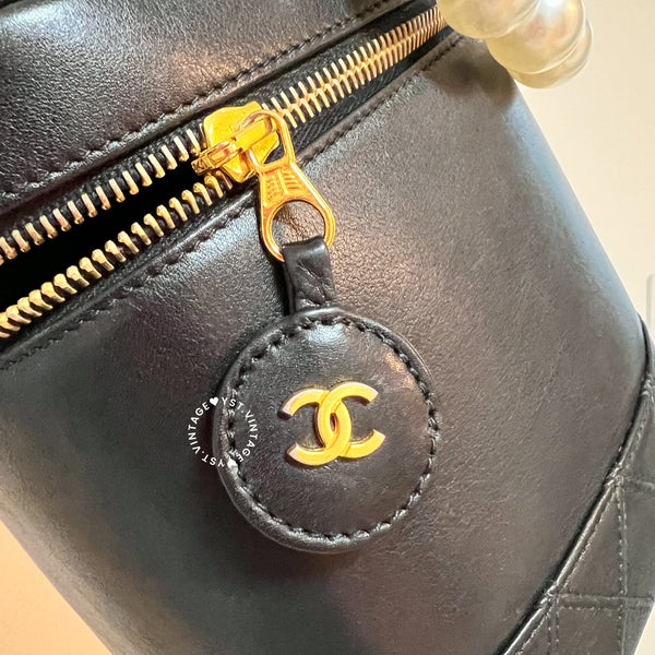 Vintage CHANEL Vertical Vanity Bag - Lambskin Black 012