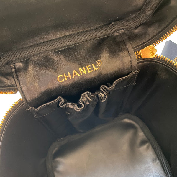 Vintage CHANEL Vertical Vanity Bag - Lambskin Black 005