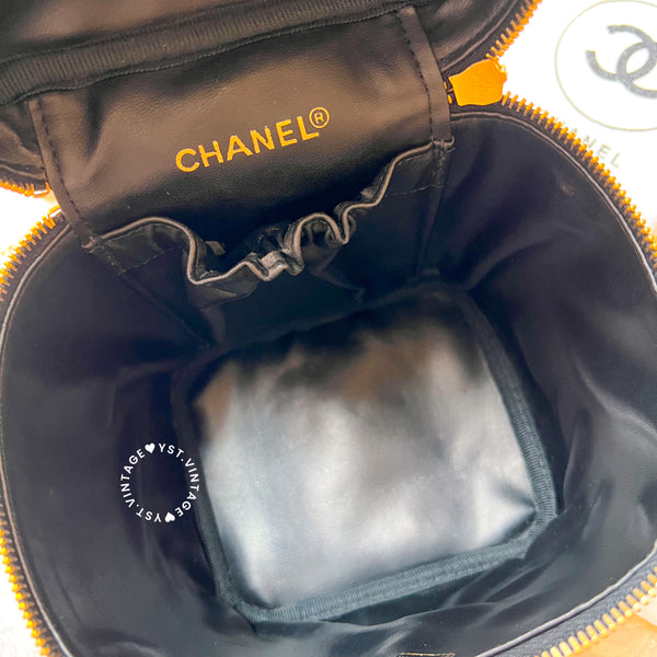 Vintage CHANEL Vertical Vanity Bag - Lambskin Black 009
