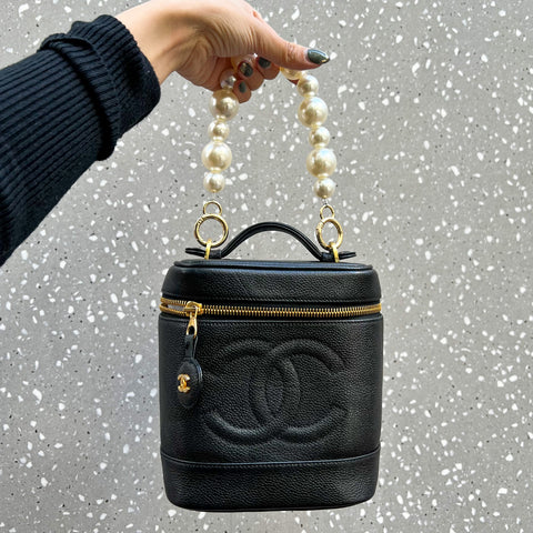 Vintage CHANEL Vertical Vanity Bag - Caviar Black 002