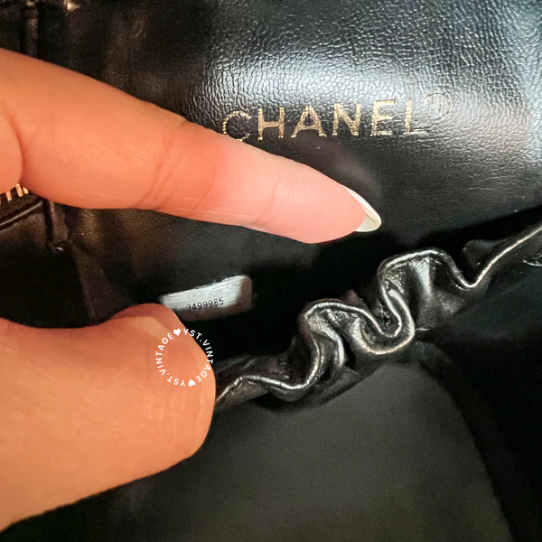 Vintage CHANEL Vertical Vanity Bag - Lambskin Black 012