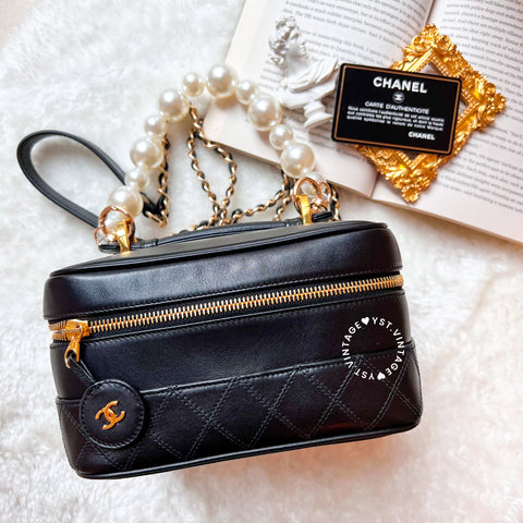 Vintage CHANEL Horizontal Vanity Bag - Lambskin Black 003