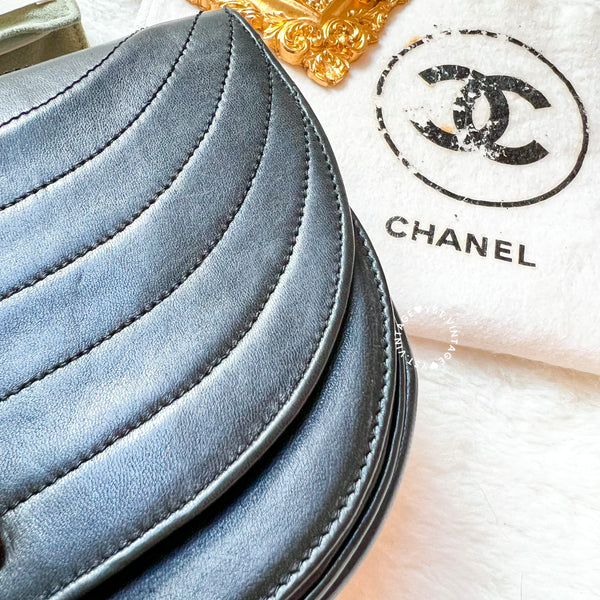 Vintage 1985 Chanel Moon Shape Bijoux Push Lock Flap Bag - Black