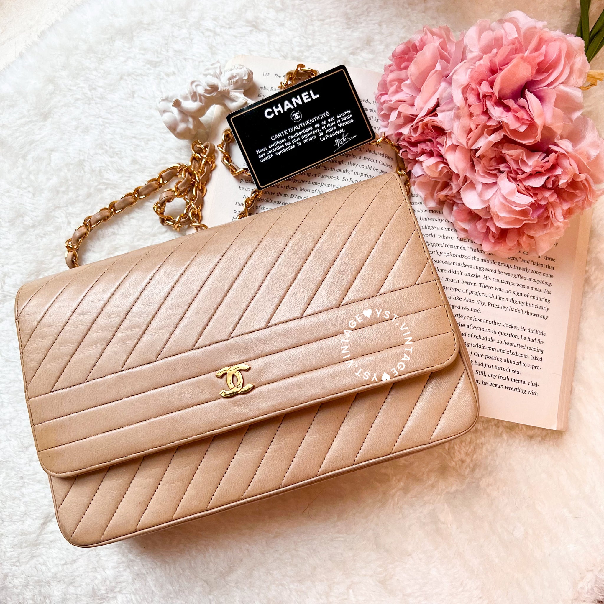 Vintage Chanel Single Flap Bag - Light Beige x Gold 004