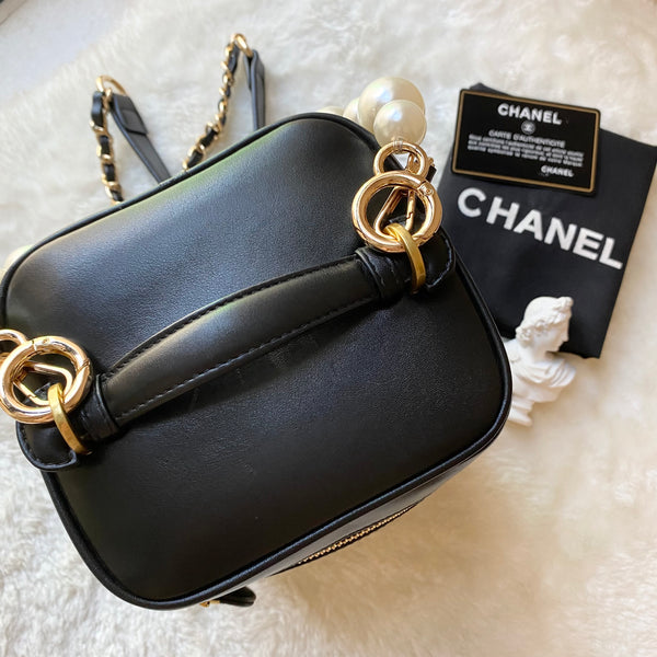 Vintage CHANEL Vertical Vanity Bag - Lambskin Black 005