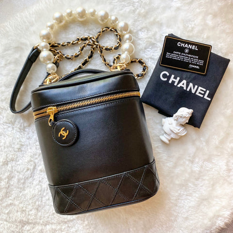 Vintage CHANEL Vertical Vanity Bag - Lambskin Black 005