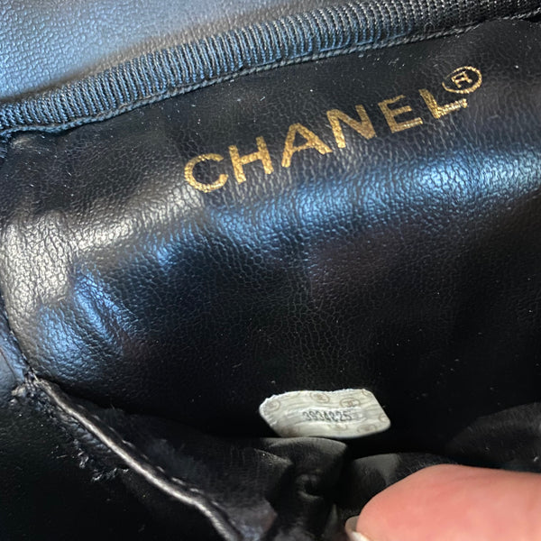 Vintage CHANEL Vertical Vanity Bag - Lambskin Black 005